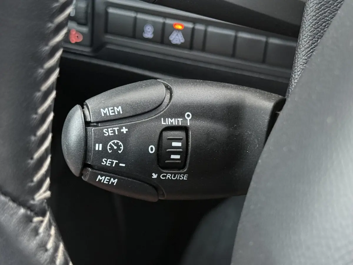 Blue Lease Executive 110pk | Trekhaak | Navigatie | Automatische airco | Cruise control | Parkeersensoren achter | Lichtmetalen velgen | Apple Carplay en Android auto
