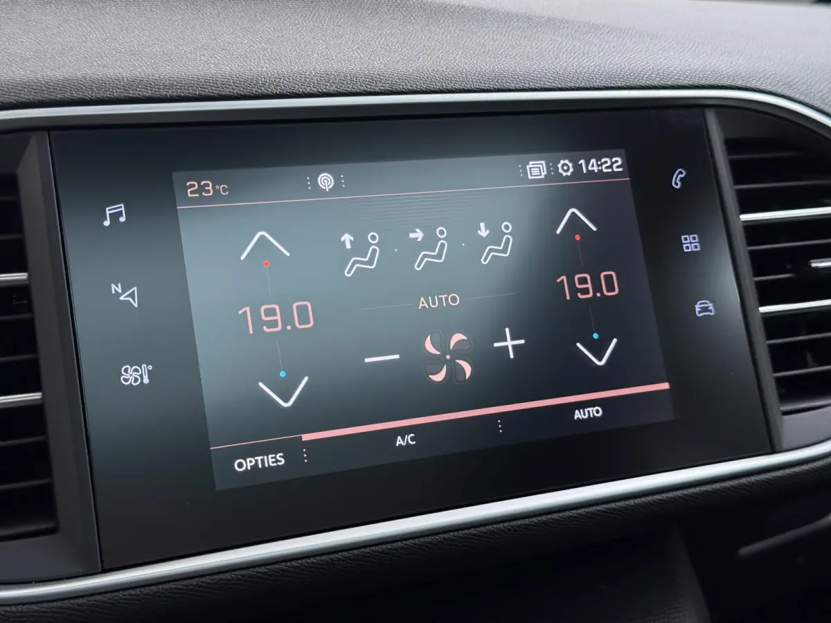 Blue Lease Executive 110pk | Trekhaak | Navigatie | Automatische airco | Cruise control | Parkeersensoren achter | Lichtmetalen velgen | Apple Carplay en Android auto