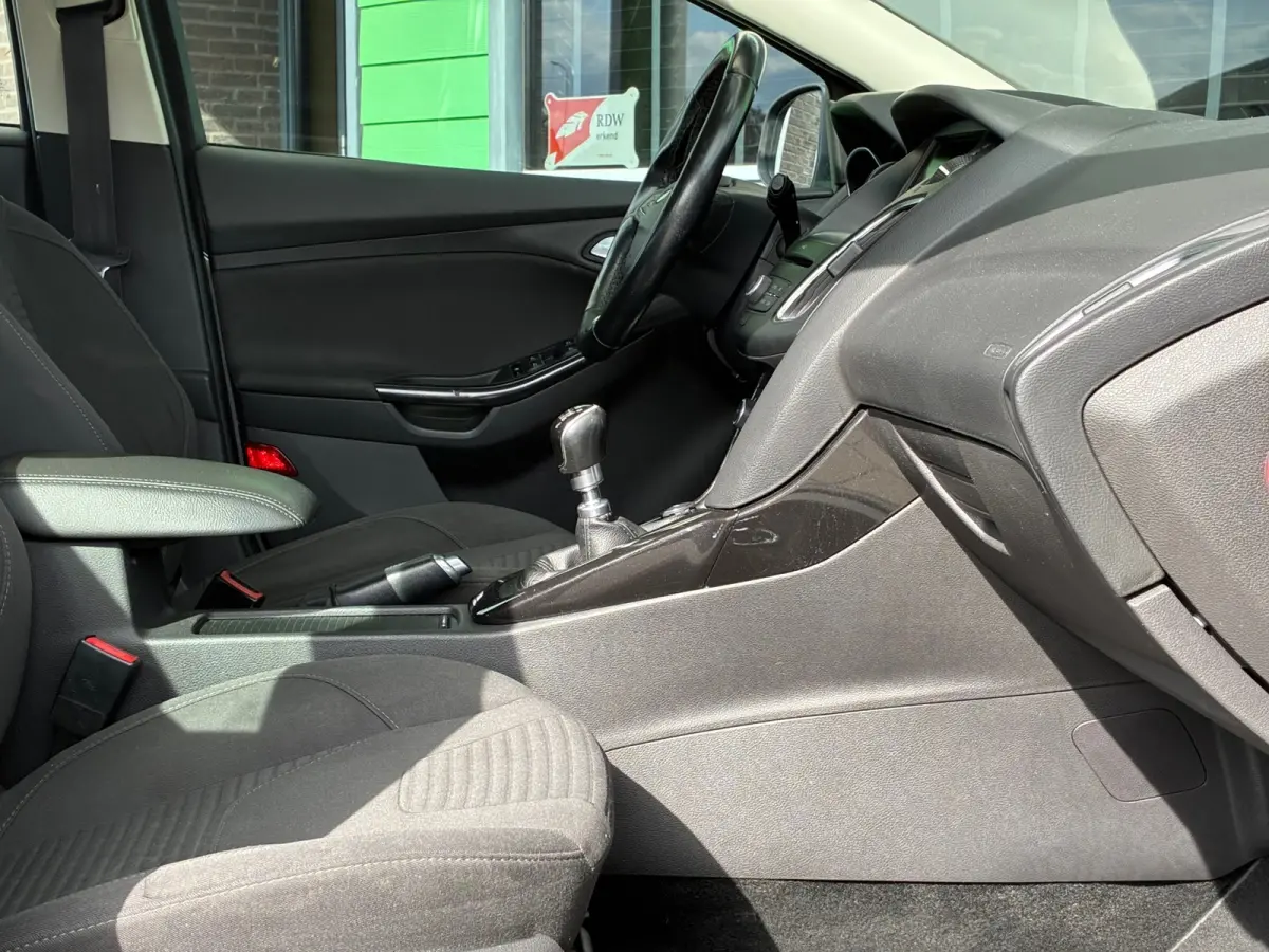 1.0 Titanium|2e Eigenaar|Navigatie|CruiseControl|Climatronic|PDC|Dealer Onderhouden|