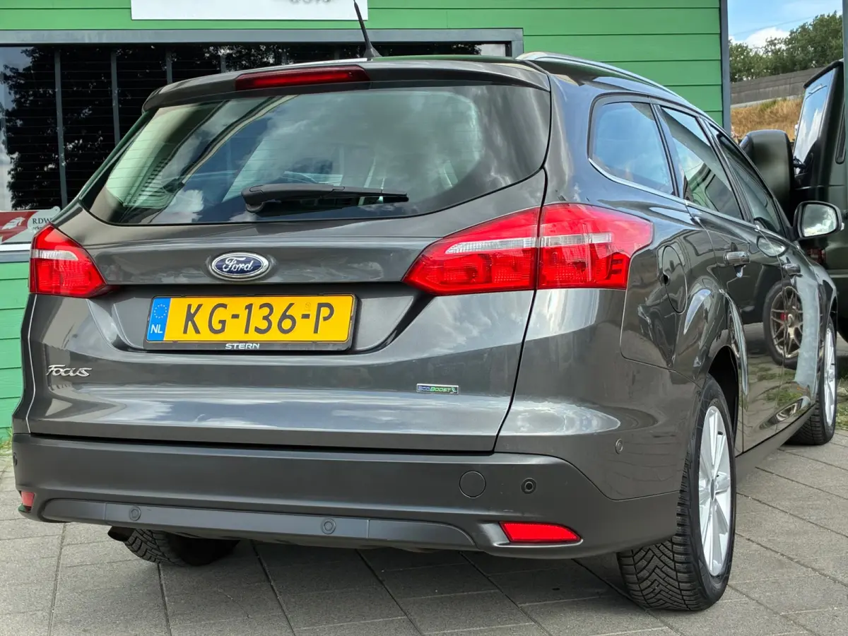 1.0 Titanium|2e Eigenaar|Navigatie|CruiseControl|Climatronic|PDC|Dealer Onderhouden|