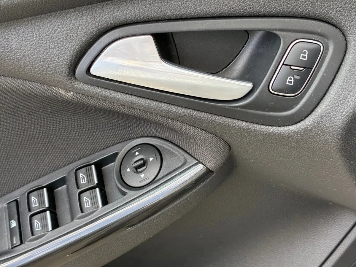 1.0 Titanium|2e Eigenaar|Navigatie|CruiseControl|Climatronic|PDC|Dealer Onderhouden|