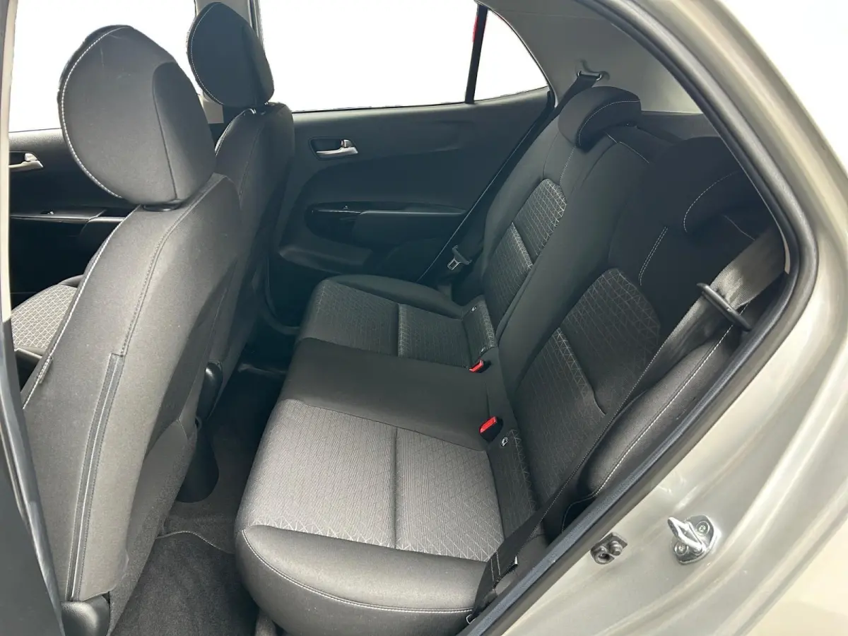 1.0 DPi DynamicPlusLine | Apple Carplay / Android Auto | Navigatiesysteem | Lichtsensor | Parkeersensoren + Camera Achter | Cruise Control | Climate Control | 15"Lichtmetalen Velgen