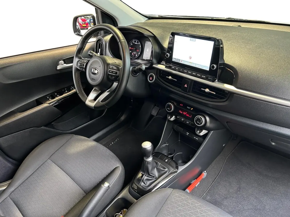 1.0 DPi DynamicPlusLine | Apple Carplay / Android Auto | Navigatiesysteem | Lichtsensor | Parkeersensoren + Camera Achter | Cruise Control | Climate Control | 15"Lichtmetalen Velgen