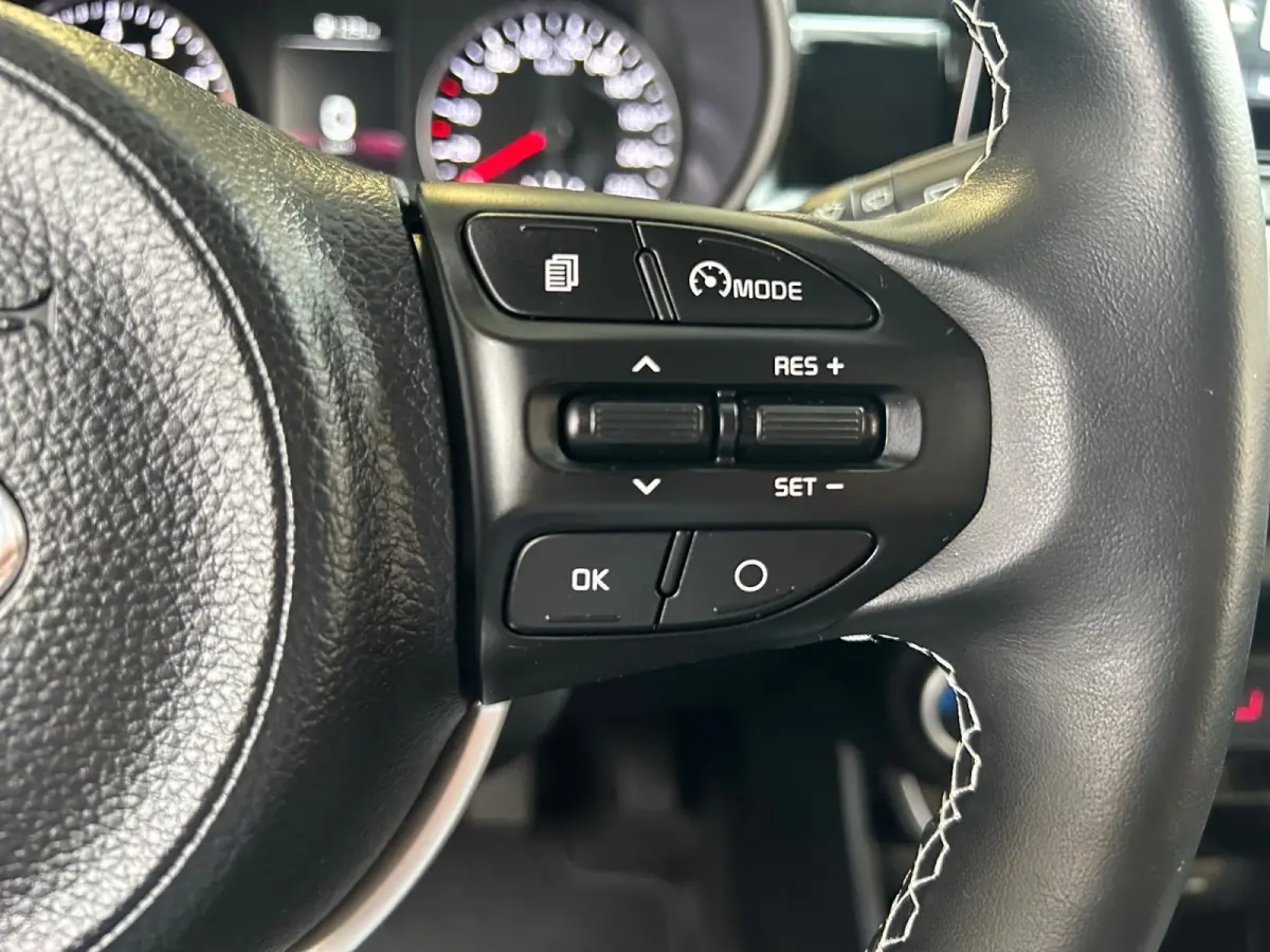 1.0 DPi DynamicPlusLine | Apple Carplay / Android Auto | Navigatiesysteem | Lichtsensor | Parkeersensoren + Camera Achter | Cruise Control | Climate Control | 15"Lichtmetalen Velgen