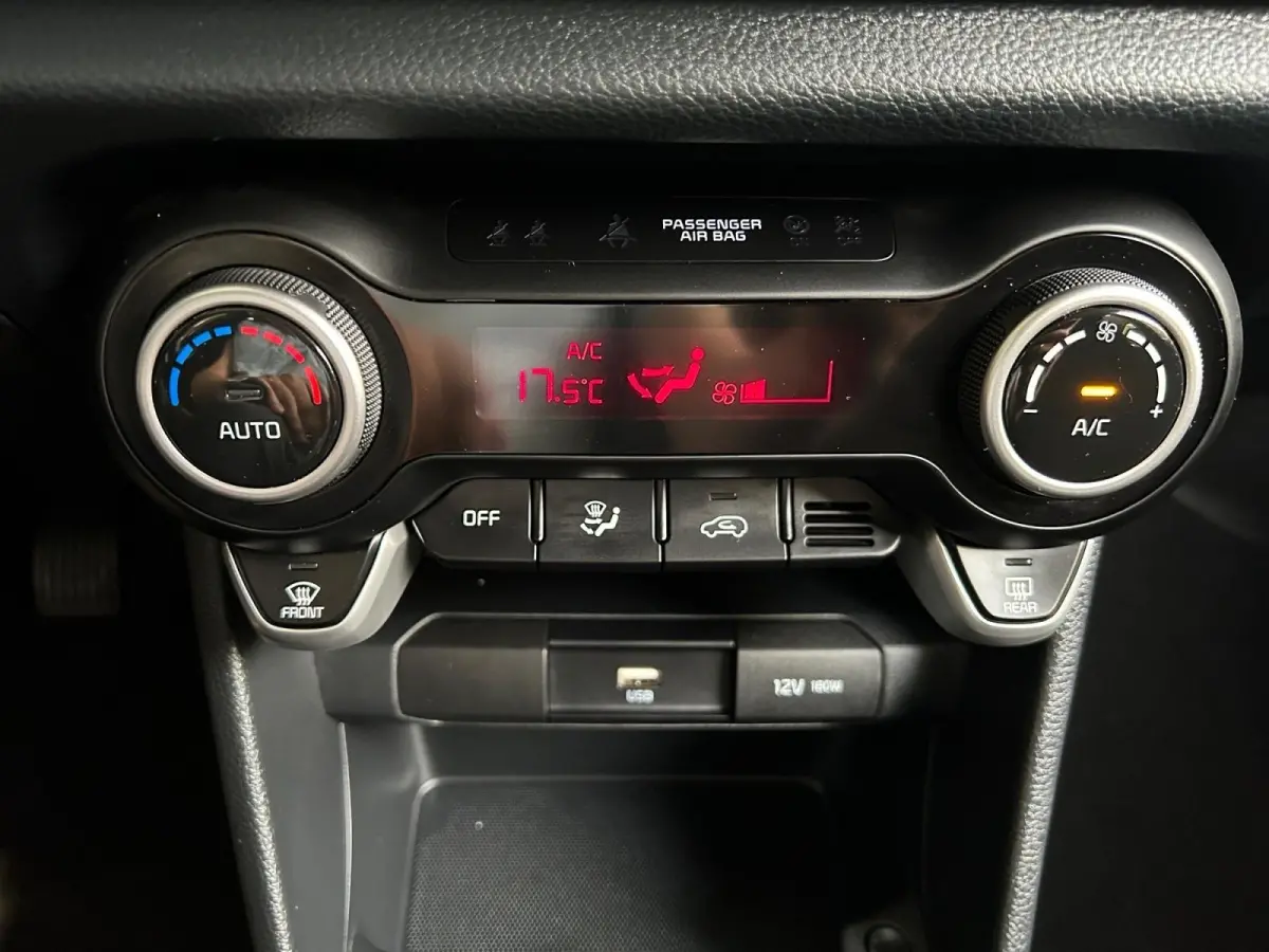 1.0 DPi DynamicPlusLine | Apple Carplay / Android Auto | Navigatiesysteem | Lichtsensor | Parkeersensoren + Camera Achter | Cruise Control | Climate Control | 15"Lichtmetalen Velgen