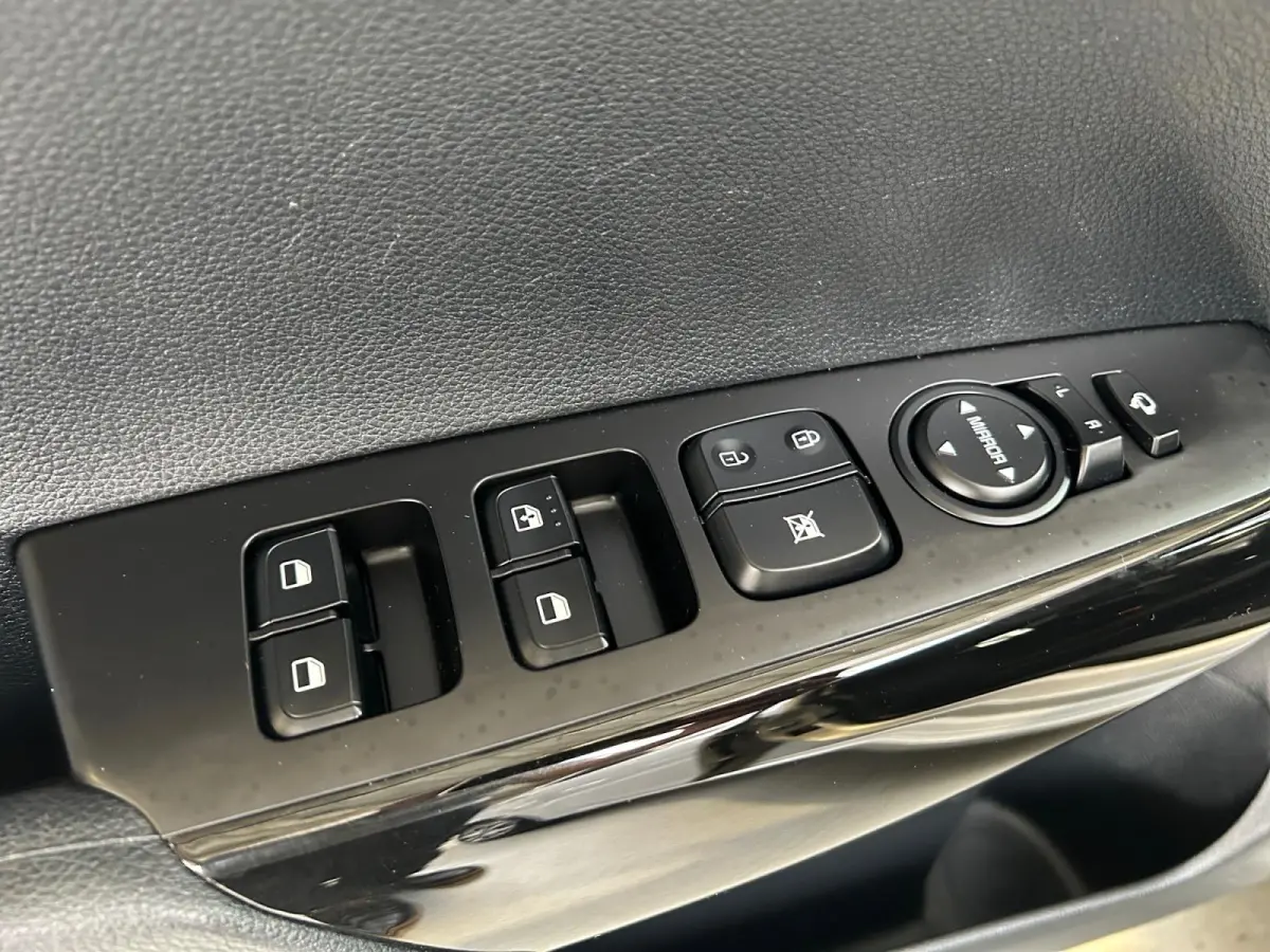1.0 DPi DynamicPlusLine | Apple Carplay / Android Auto | Navigatiesysteem | Lichtsensor | Parkeersensoren + Camera Achter | Cruise Control | Climate Control | 15"Lichtmetalen Velgen