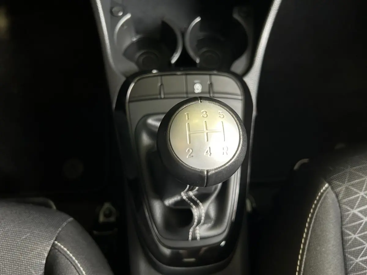1.0 DPi DynamicPlusLine | Apple Carplay / Android Auto | Navigatiesysteem | Lichtsensor | Parkeersensoren + Camera Achter | Cruise Control | Climate Control | 15"Lichtmetalen Velgen