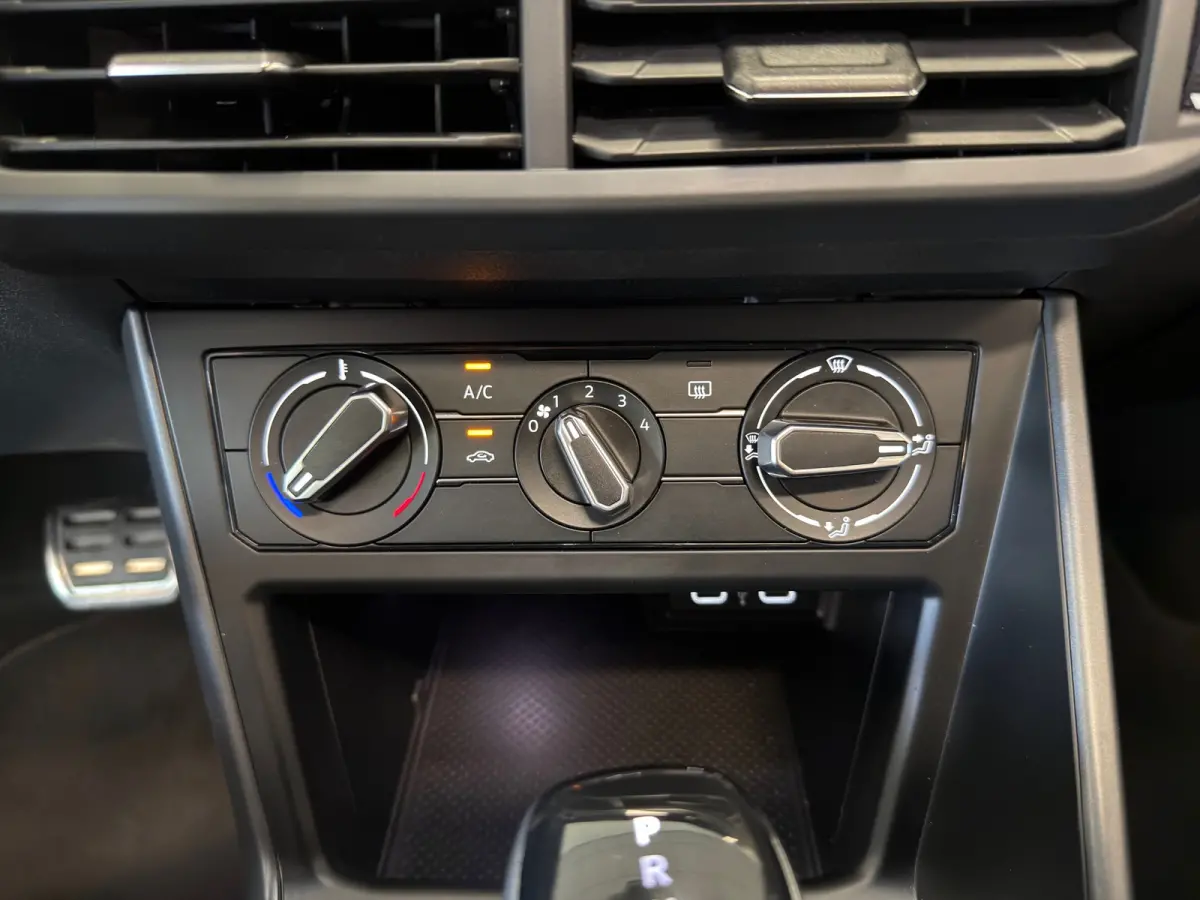 1.0 TSI R-LINE| PANORAMADAK | LED | VR-COCKPIT | CRUISE