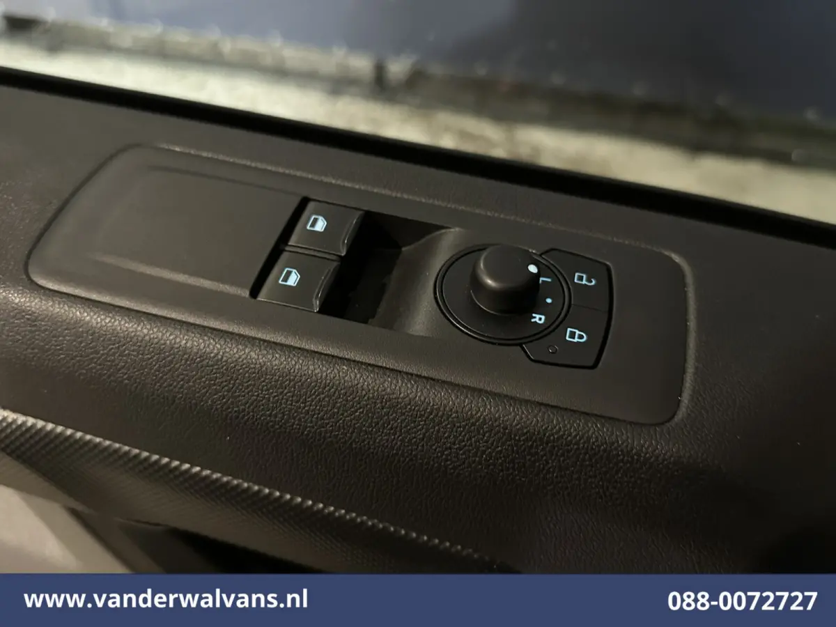 2.0 TDCI 136pk L2H1 Euro6 Airco | Camera | Navigatie | Apple Carplay | LED | Cruisecontrol Android Auto, 2800kg trekhaak, Parkeersensoren, Verwarmde voorruit, Bijrijdersbank