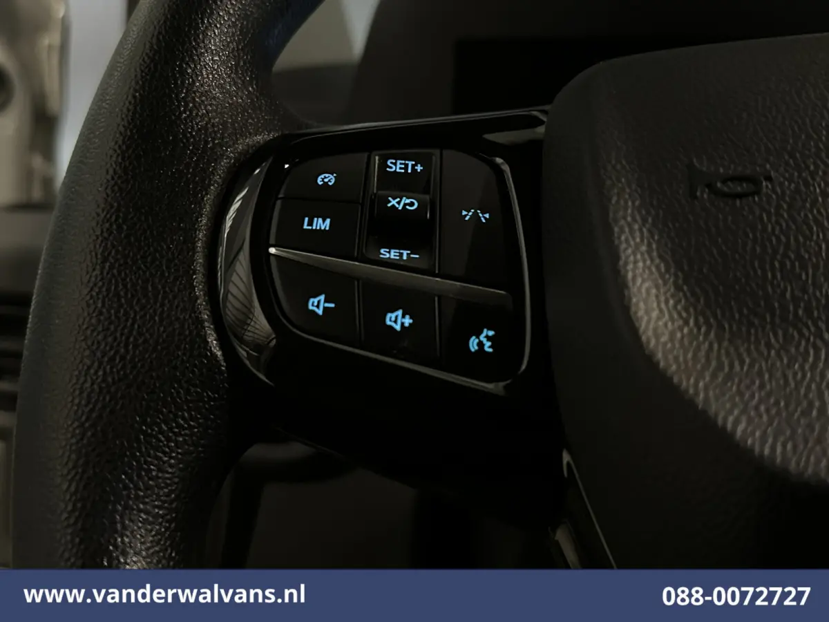 2.0 TDCI 136pk L2H1 Euro6 Airco | Camera | Navigatie | Apple Carplay | LED | Cruisecontrol Android Auto, 2800kg trekhaak, Parkeersensoren, Verwarmde voorruit, Bijrijdersbank