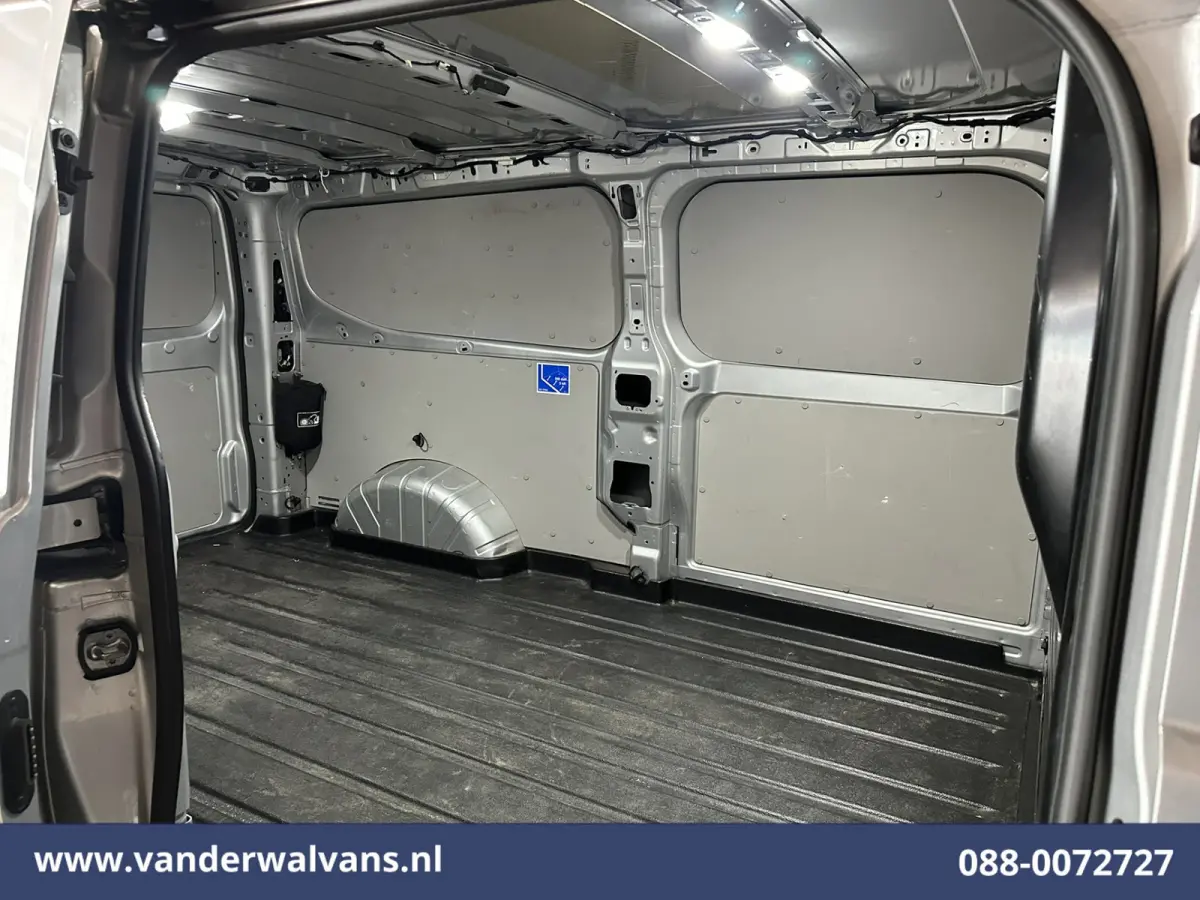 2.0 TDCI 136pk L2H1 Euro6 Airco | Camera | Navigatie | Apple Carplay | LED | Cruisecontrol Android Auto, 2800kg trekhaak, Parkeersensoren, Verwarmde voorruit, Bijrijdersbank