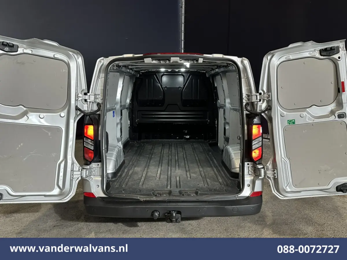 2.0 TDCI 136pk L2H1 Euro6 Airco | Camera | Navigatie | Apple Carplay | LED | Cruisecontrol Android Auto, 2800kg trekhaak, Parkeersensoren, Verwarmde voorruit, Bijrijdersbank