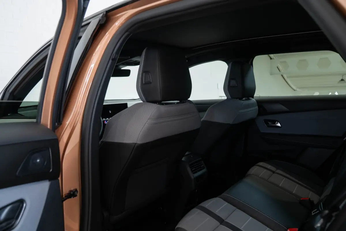 GS Panoramadak | Head-up | Trekhaak | Focal Sound System | AGR Stoelen | Navigatie |