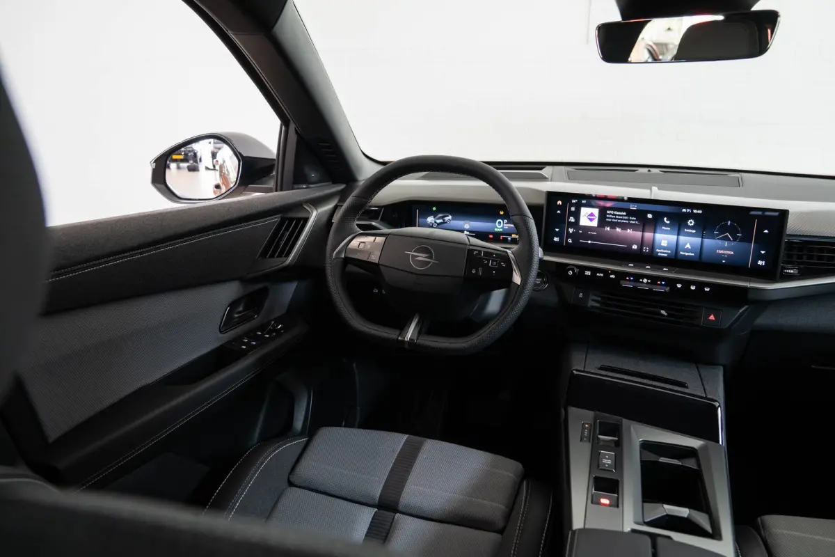 GS Panoramadak | Head-up | Trekhaak | Focal Sound System | AGR Stoelen | Navigatie |