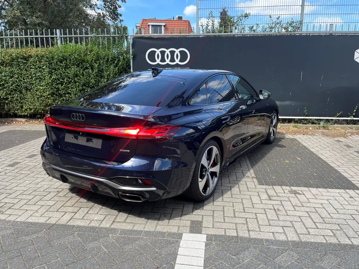 Limousine 2.0 quattro S edition Competition | 367 PK competition | Stoelventilatie | Demperregeling | Head-up | B&O | 20 inch | Panoramadak |