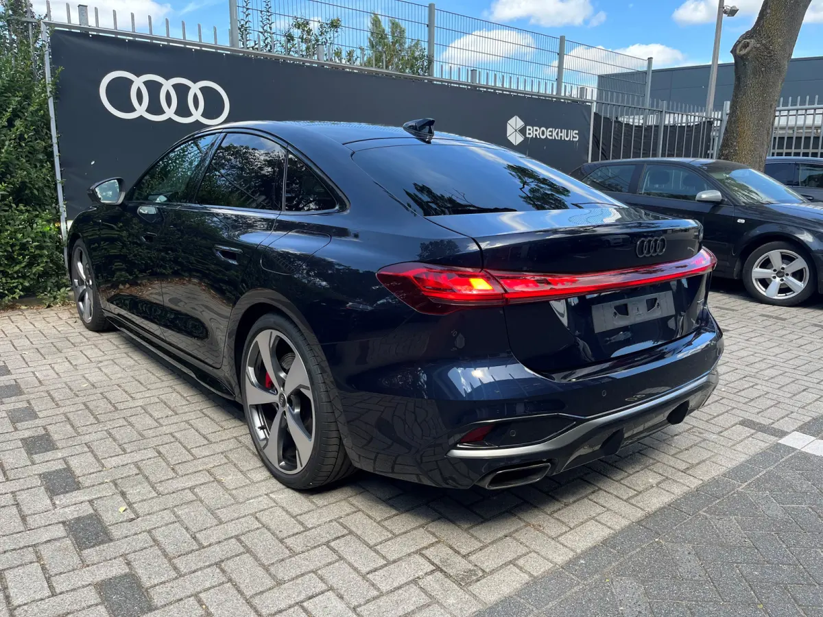 Limousine 2.0 quattro S edition Competition | 367 PK competition | Stoelventilatie | Demperregeling | Head-up | B&O | 20 inch | Panoramadak |