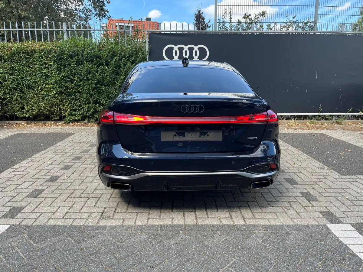Limousine 2.0 quattro S edition Competition | 367 PK competition | Stoelventilatie | Demperregeling | Head-up | B&O | 20 inch | Panoramadak |