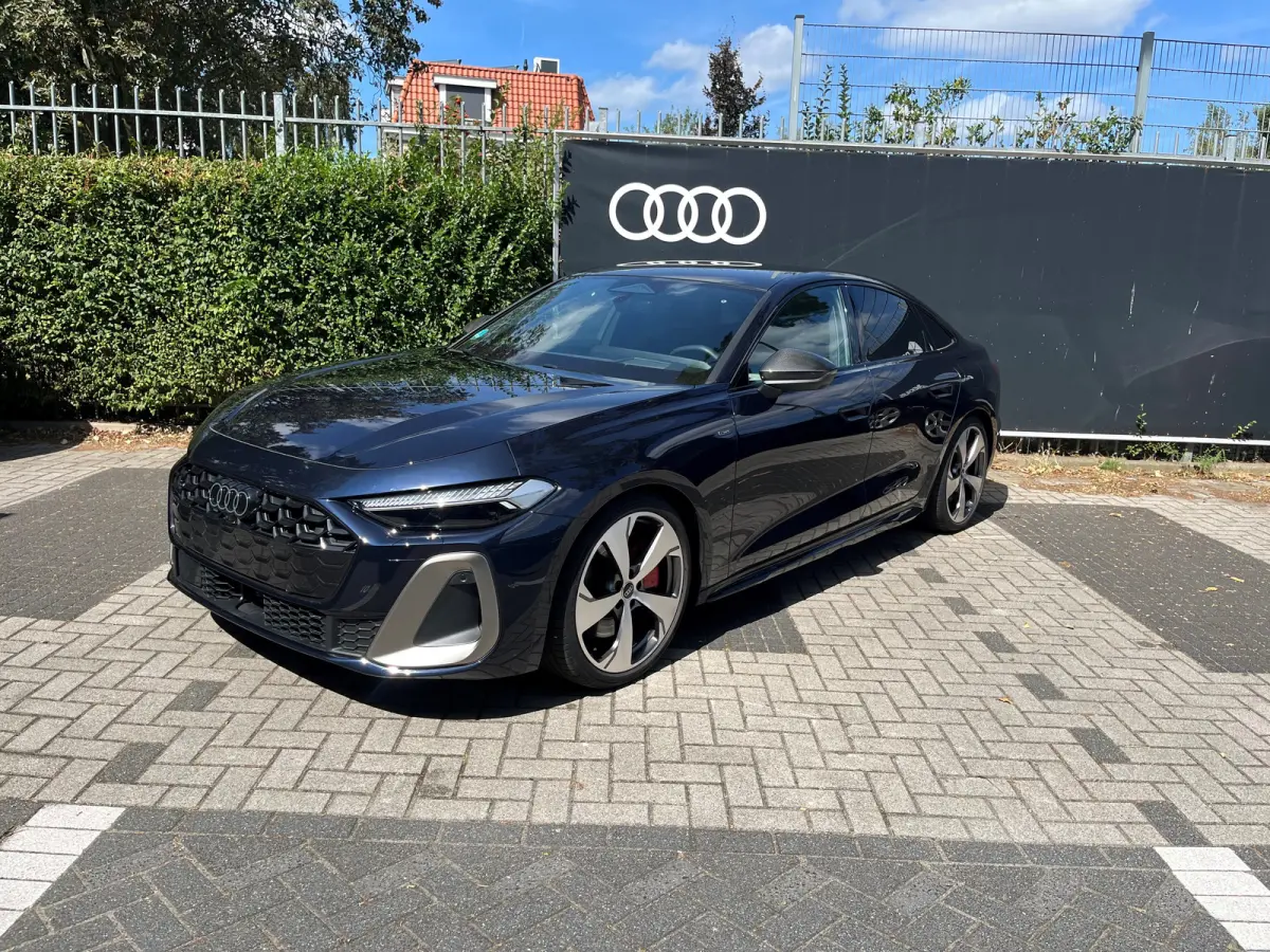 Limousine 2.0 quattro S edition Competition | 367 PK competition | Stoelventilatie | Demperregeling | Head-up | B&O | 20 inch | Panoramadak |