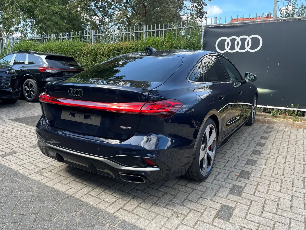 Limousine 2.0 quattro S edition Competition | 367 PK competition | Stoelventilatie | Demperregeling | Head-up | B&O | 20 inch | Panoramadak |