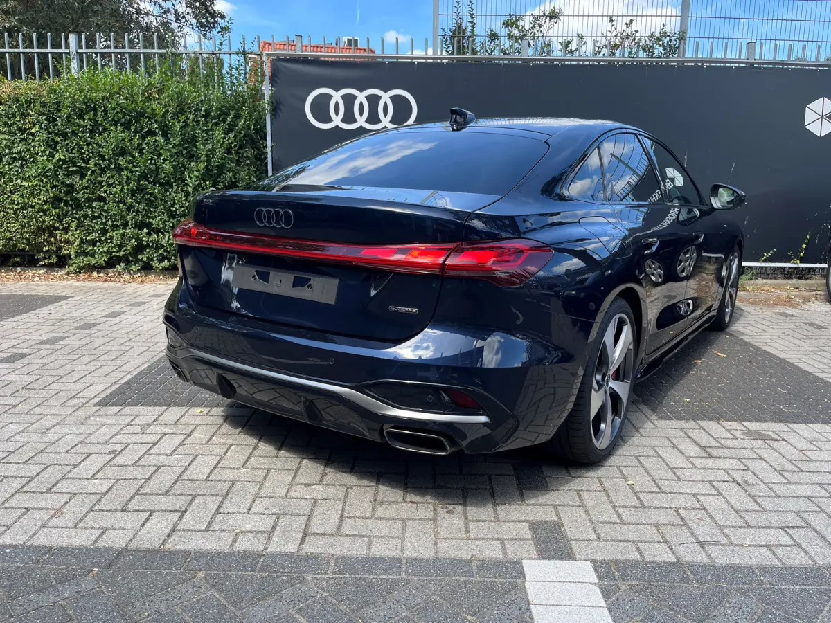 Limousine 2.0 quattro S edition Competition | 367 PK competition | Stoelventilatie | Demperregeling | Head-up | B&O | 20 inch | Panoramadak |
