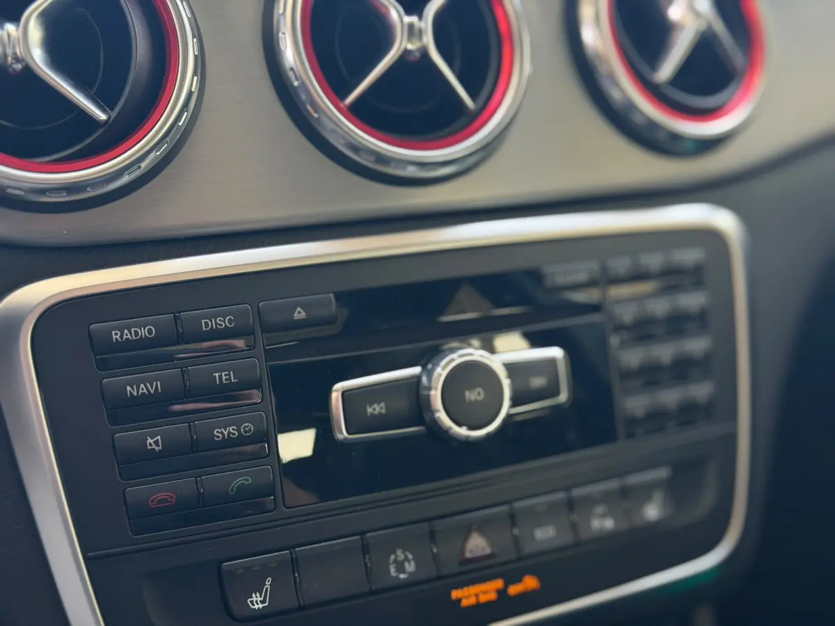 200 AMG-line Edition 1 (Goed OndH, Panoramadak, Carplay, StoelV, Navi, CruiseC, Parkeersensoren V+A, Etc)