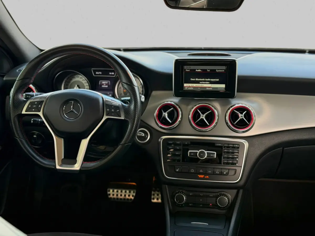 200 AMG-line Edition 1 (Goed OndH, Panoramadak, Carplay, StoelV, Navi, CruiseC, Parkeersensoren V+A, Etc)