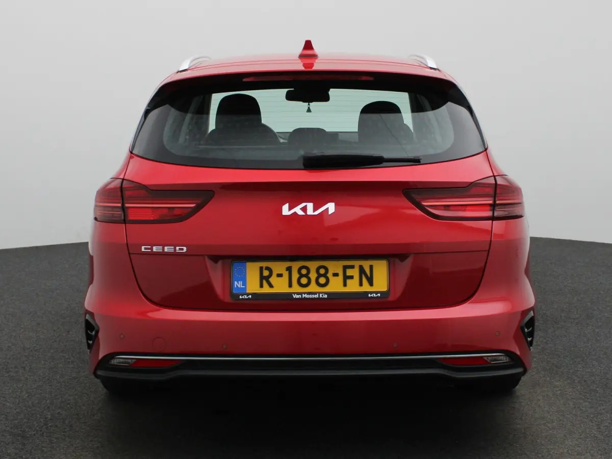 1.0 T-GDi DynamicLine | Navi | Lichtmetalen velgen | Camera | Lane Assist | Climate control | 4 season banden |