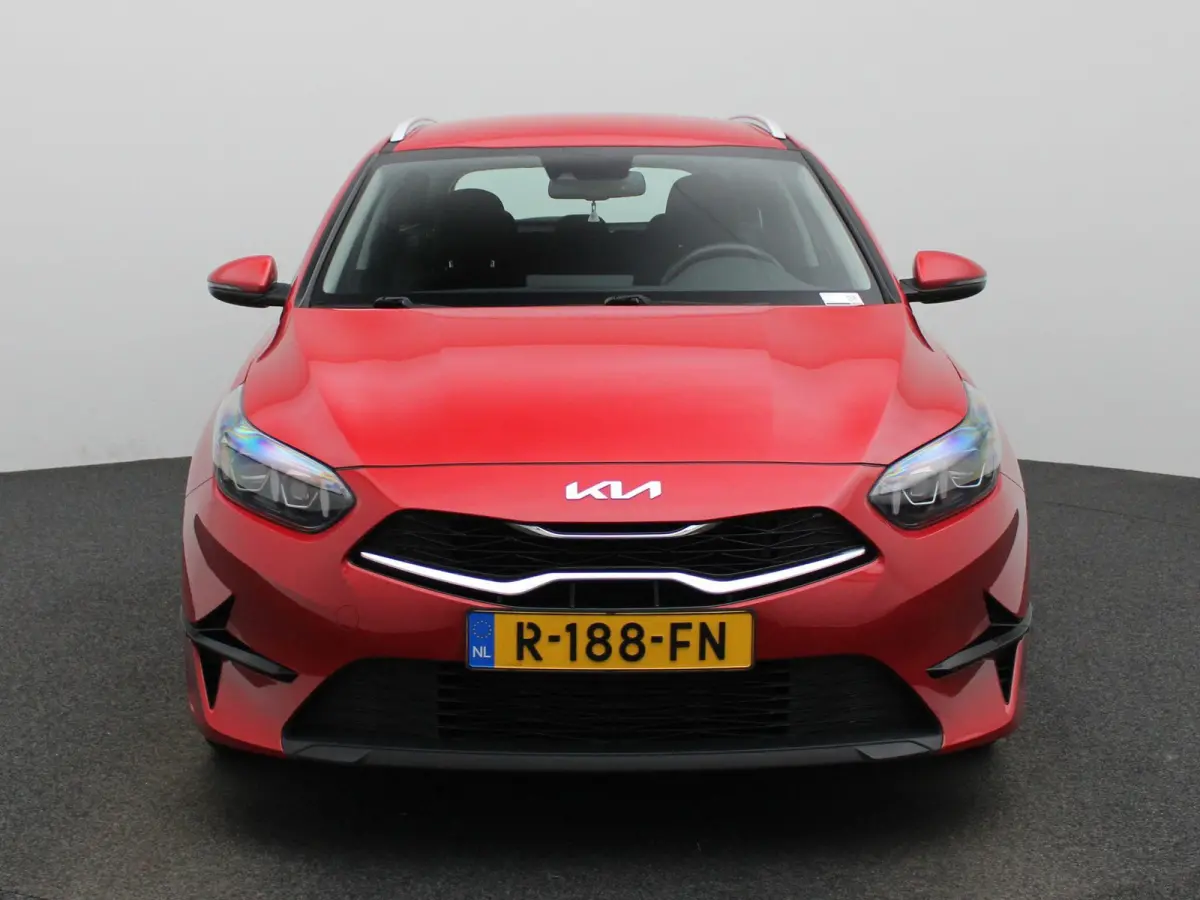 1.0 T-GDi DynamicLine | Navi | Lichtmetalen velgen | Camera | Lane Assist | Climate control | 4 season banden |