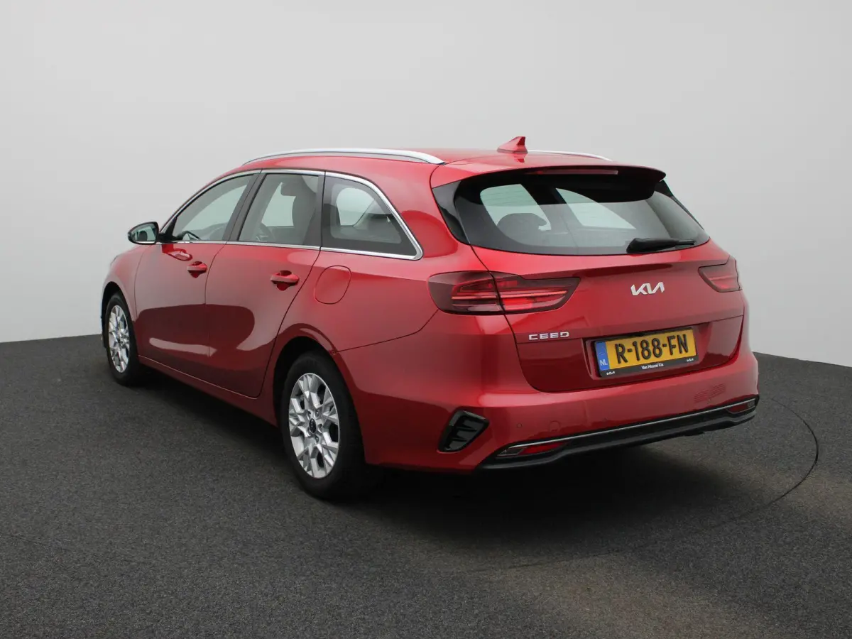 1.0 T-GDi DynamicLine | Navi | Lichtmetalen velgen | Camera | Lane Assist | Climate control | 4 season banden |