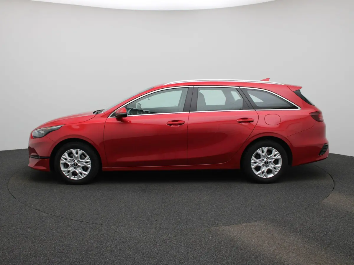 1.0 T-GDi DynamicLine | Navi | Lichtmetalen velgen | Camera | Lane Assist | Climate control | 4 season banden |