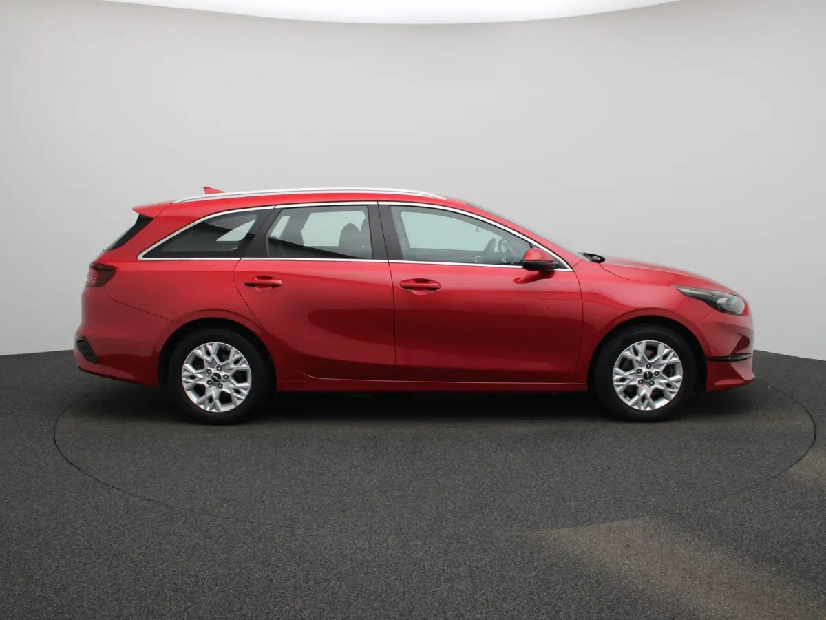 1.0 T-GDi DynamicLine | Navi | Lichtmetalen velgen | Camera | Lane Assist | Climate control | 4 season banden |