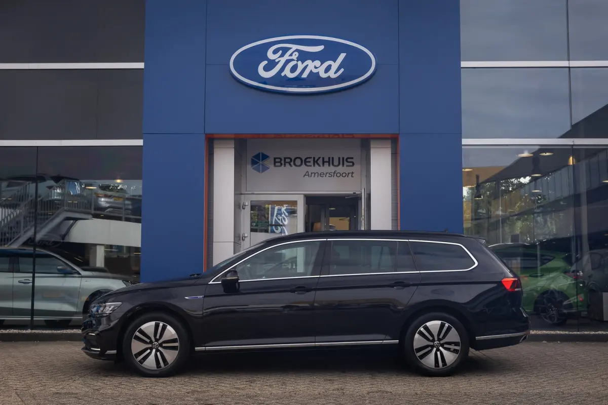 1.4 TSI PHEV GTE Business | ACC | Stoelverwarming | Camera | LED Matrix | 17'' | | Achteruitrijcamera | Cruise control adaptief | Elektrisch bedienbare achterklep met sensorsturing
