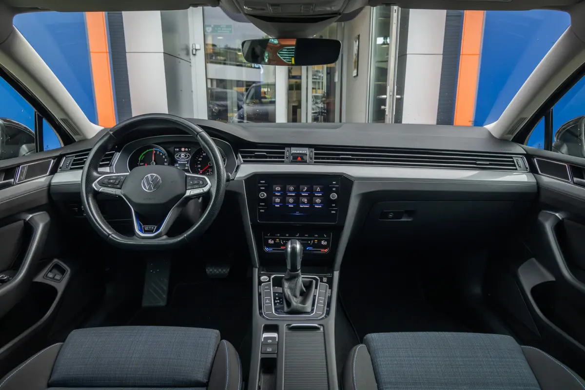 1.4 TSI PHEV GTE Business | ACC | Stoelverwarming | Camera | LED Matrix | 17'' | | Achteruitrijcamera | Cruise control adaptief | Elektrisch bedienbare achterklep met sensorsturing