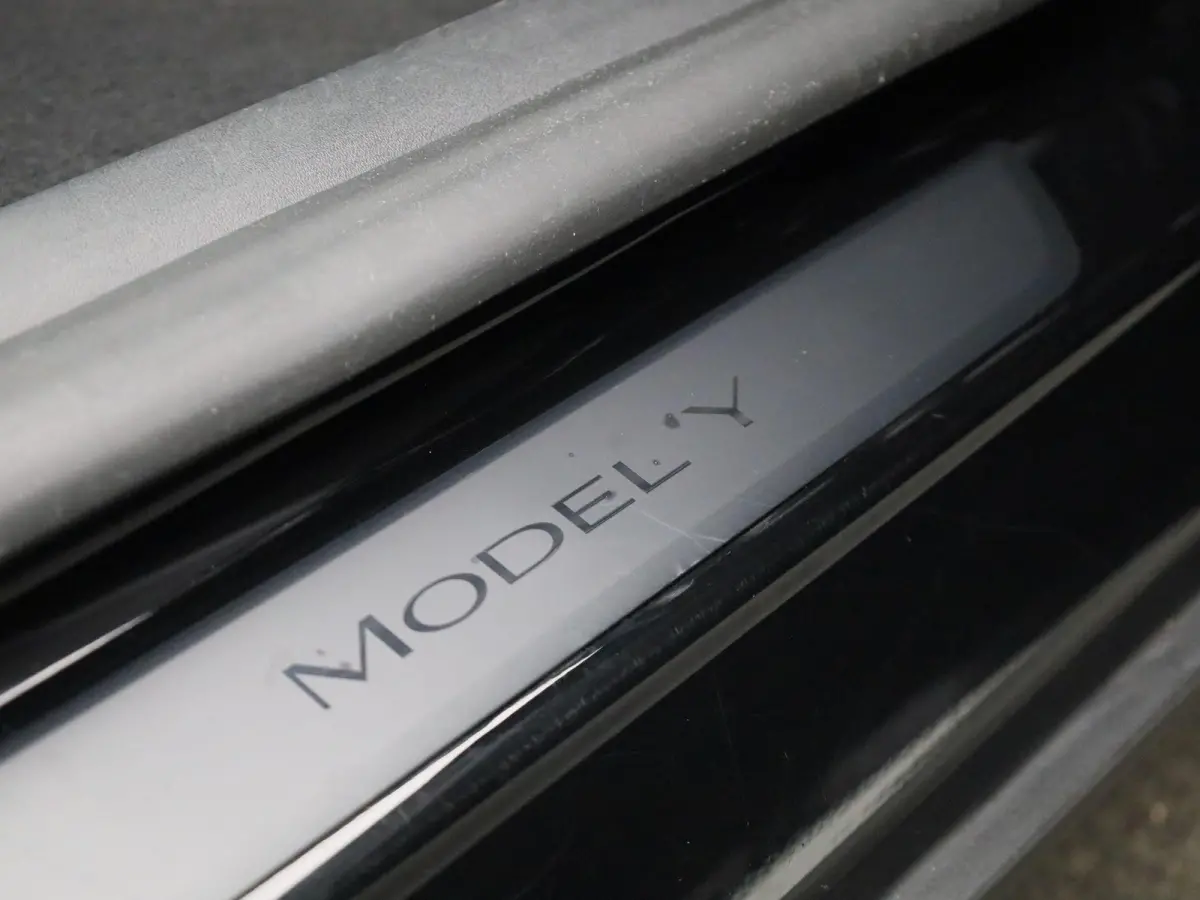 Performance AWD 75 kWh | PANODAK | 21 INCH VELGEN | 360 CAMERA | STOEL-STUURWIELVERWARMING