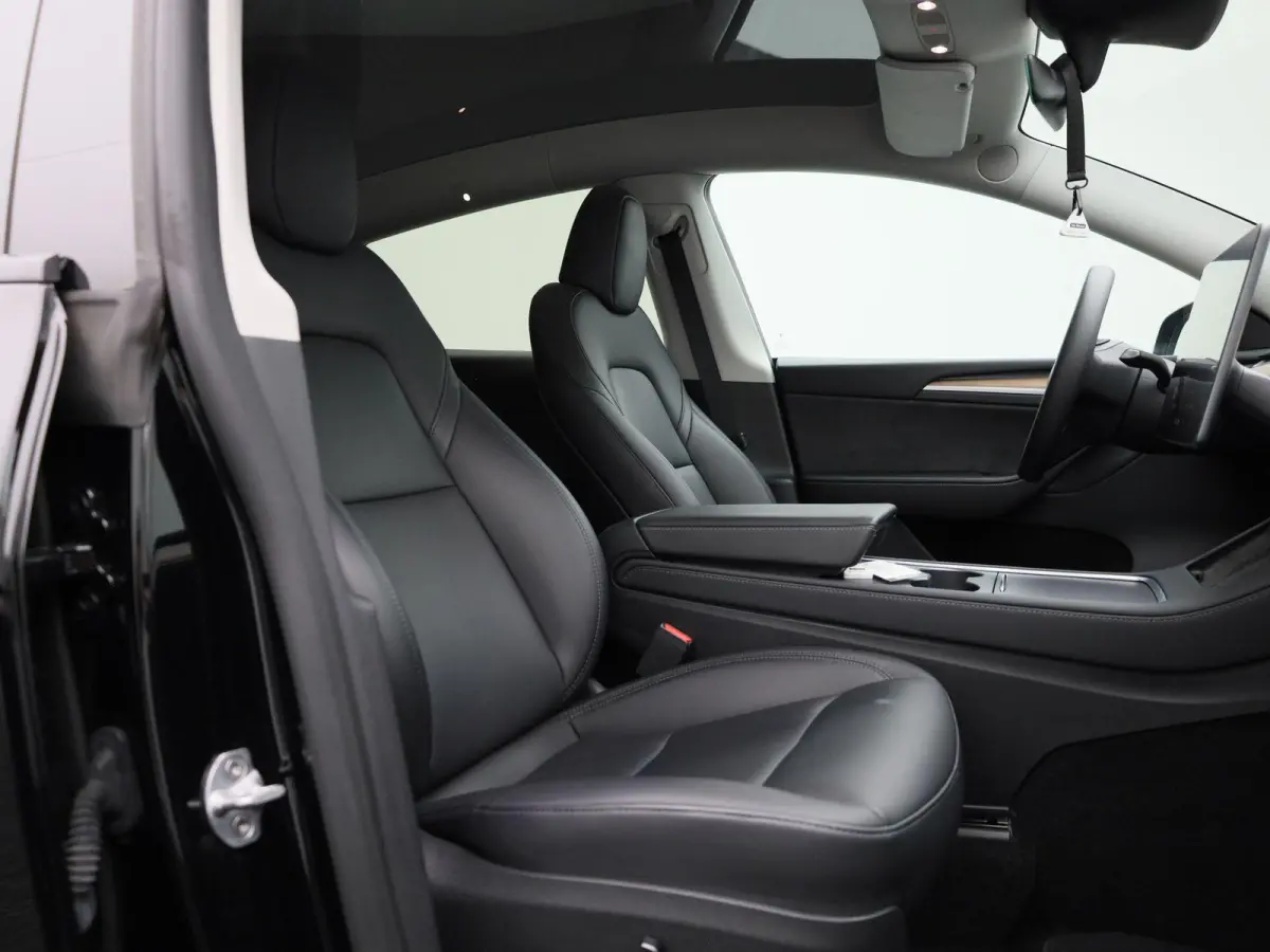 Performance AWD 75 kWh | PANODAK | 21 INCH VELGEN | 360 CAMERA | STOEL-STUURWIELVERWARMING