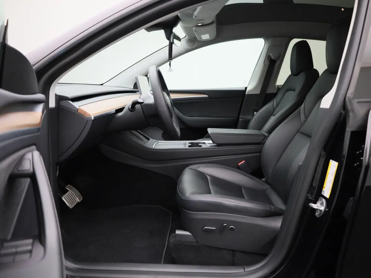 Performance AWD 75 kWh | PANODAK | 21 INCH VELGEN | 360 CAMERA | STOEL-STUURWIELVERWARMING