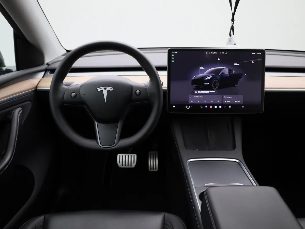 Performance AWD 75 kWh | PANODAK | 21 INCH VELGEN | 360 CAMERA | STOEL-STUURWIELVERWARMING