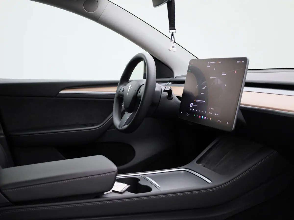Performance AWD 75 kWh | PANODAK | 21 INCH VELGEN | 360 CAMERA | STOEL-STUURWIELVERWARMING
