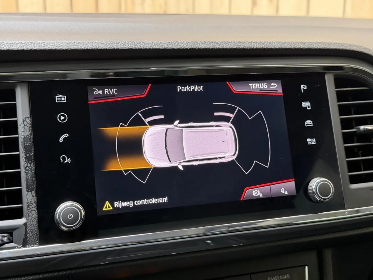 1.0 EcoTSI Style Business Intense Alcantara | Apple CarPlay/Android Auto Full-link | Achteruitrijcamera | Cruise & climate control | DAB ontvanger | Groot licht assistent | LED verlichting |