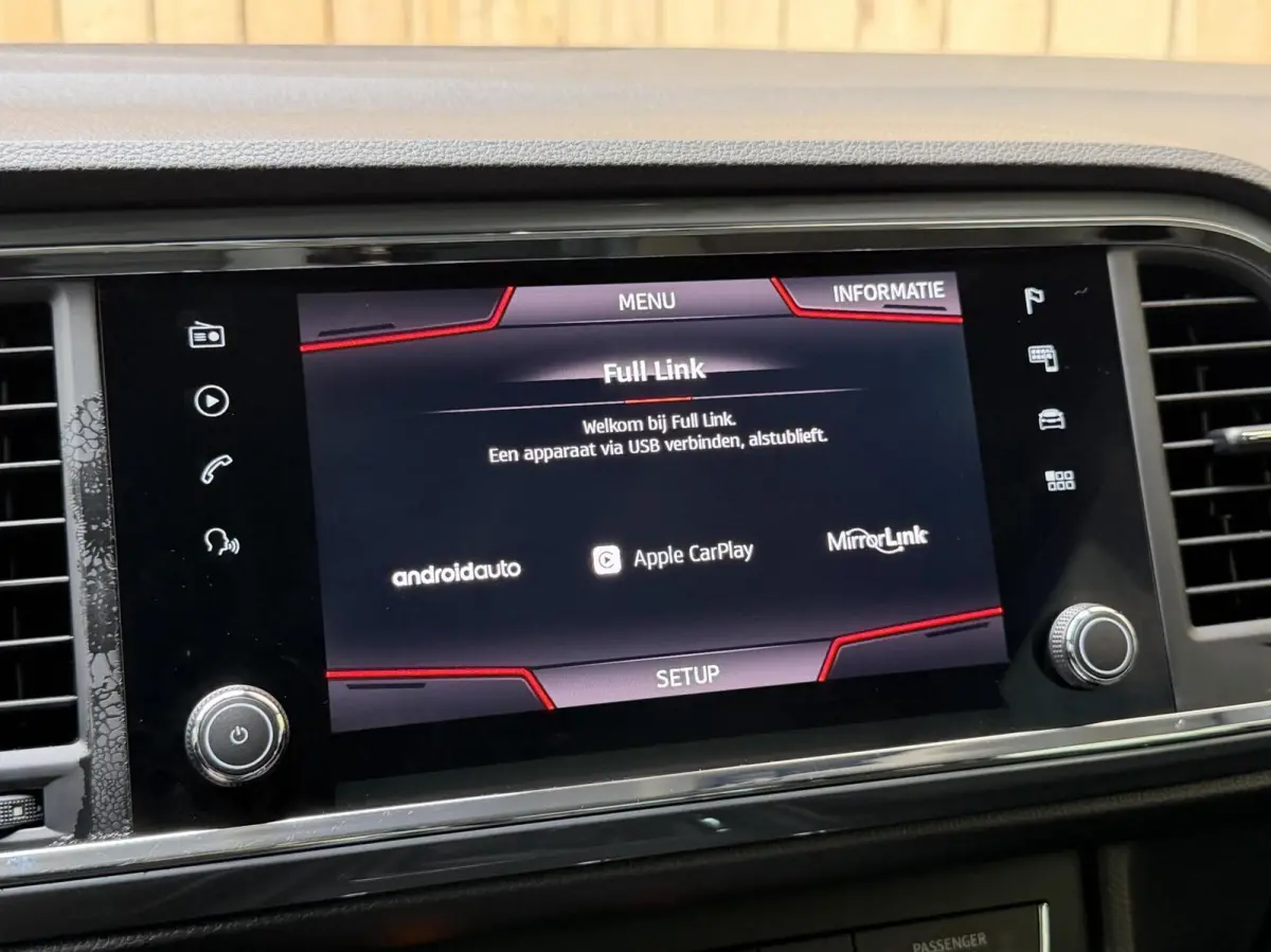 1.0 EcoTSI Style Business Intense Alcantara | Apple CarPlay/Android Auto Full-link | Achteruitrijcamera | Cruise & climate control | DAB ontvanger | Groot licht assistent | LED verlichting |