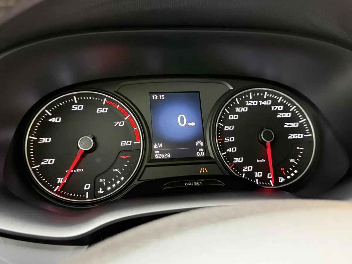 1.0 EcoTSI Style Business Intense Alcantara | Apple CarPlay/Android Auto Full-link | Achteruitrijcamera | Cruise & climate control | DAB ontvanger | Groot licht assistent | LED verlichting |