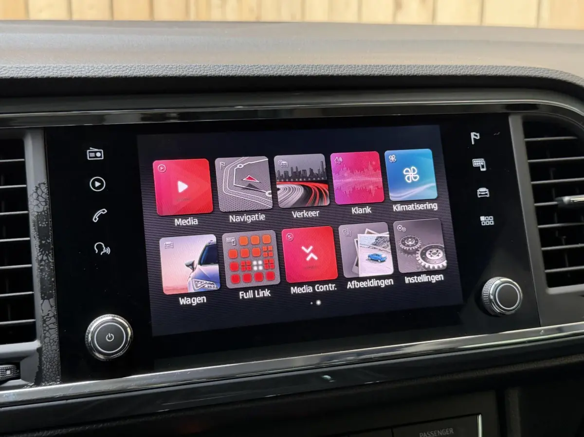 1.0 EcoTSI Style Business Intense Alcantara | Apple CarPlay/Android Auto Full-link | Achteruitrijcamera | Cruise & climate control | DAB ontvanger | Groot licht assistent | LED verlichting |