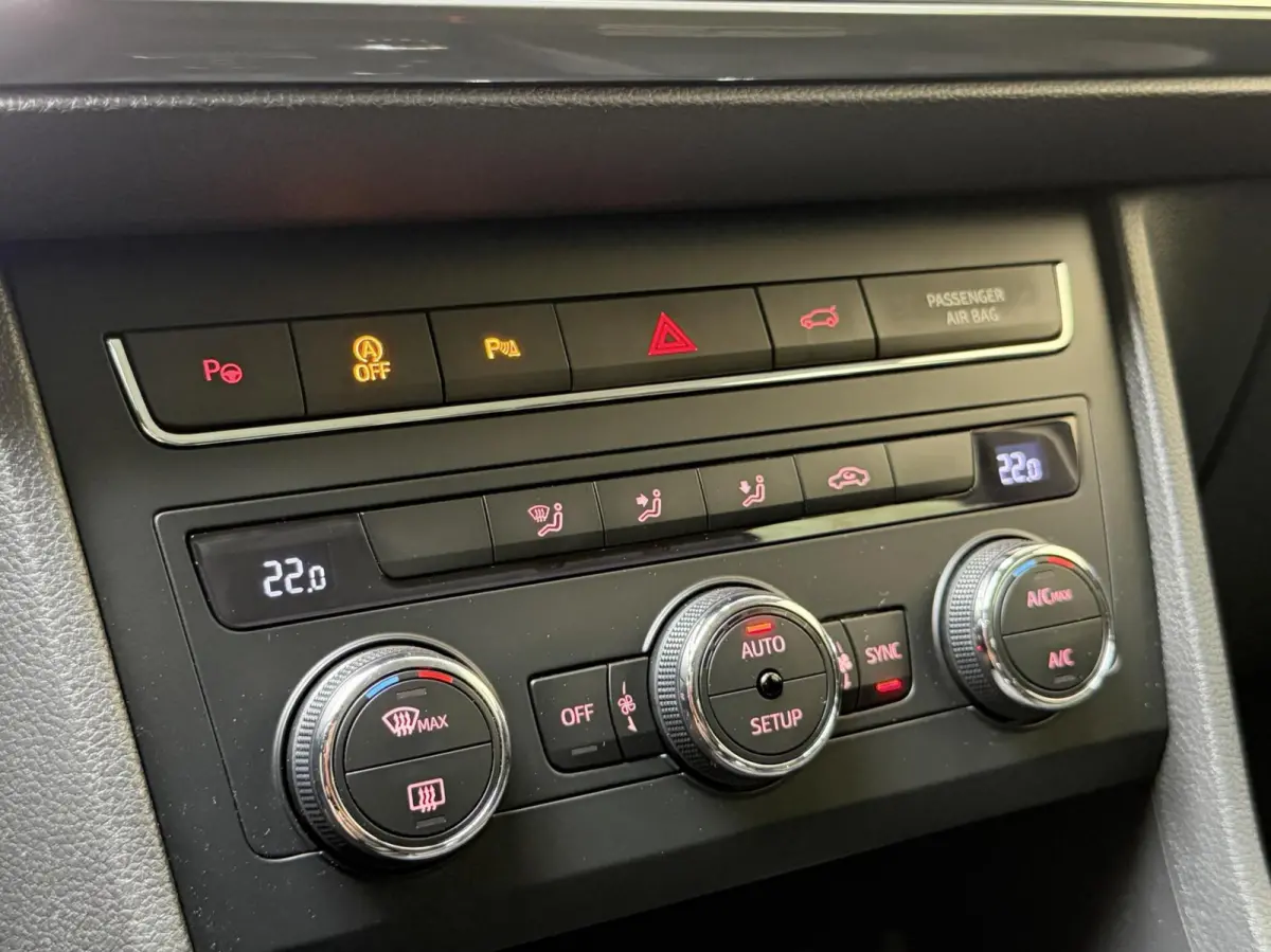 1.0 EcoTSI Style Business Intense Alcantara | Apple CarPlay/Android Auto Full-link | Achteruitrijcamera | Cruise & climate control | DAB ontvanger | Groot licht assistent | LED verlichting |