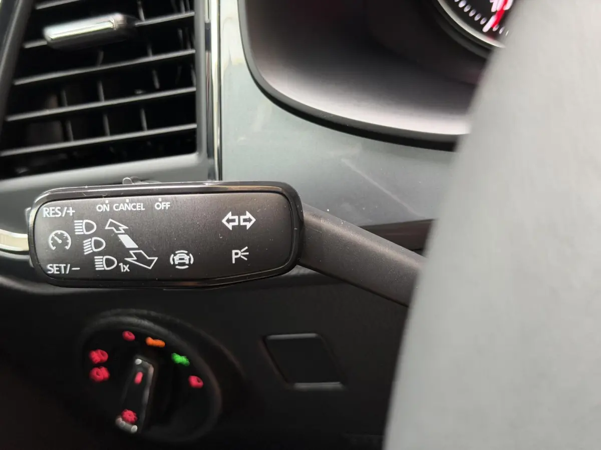 1.0 EcoTSI Style Business Intense Alcantara | Apple CarPlay/Android Auto Full-link | Achteruitrijcamera | Cruise & climate control | DAB ontvanger | Groot licht assistent | LED verlichting |