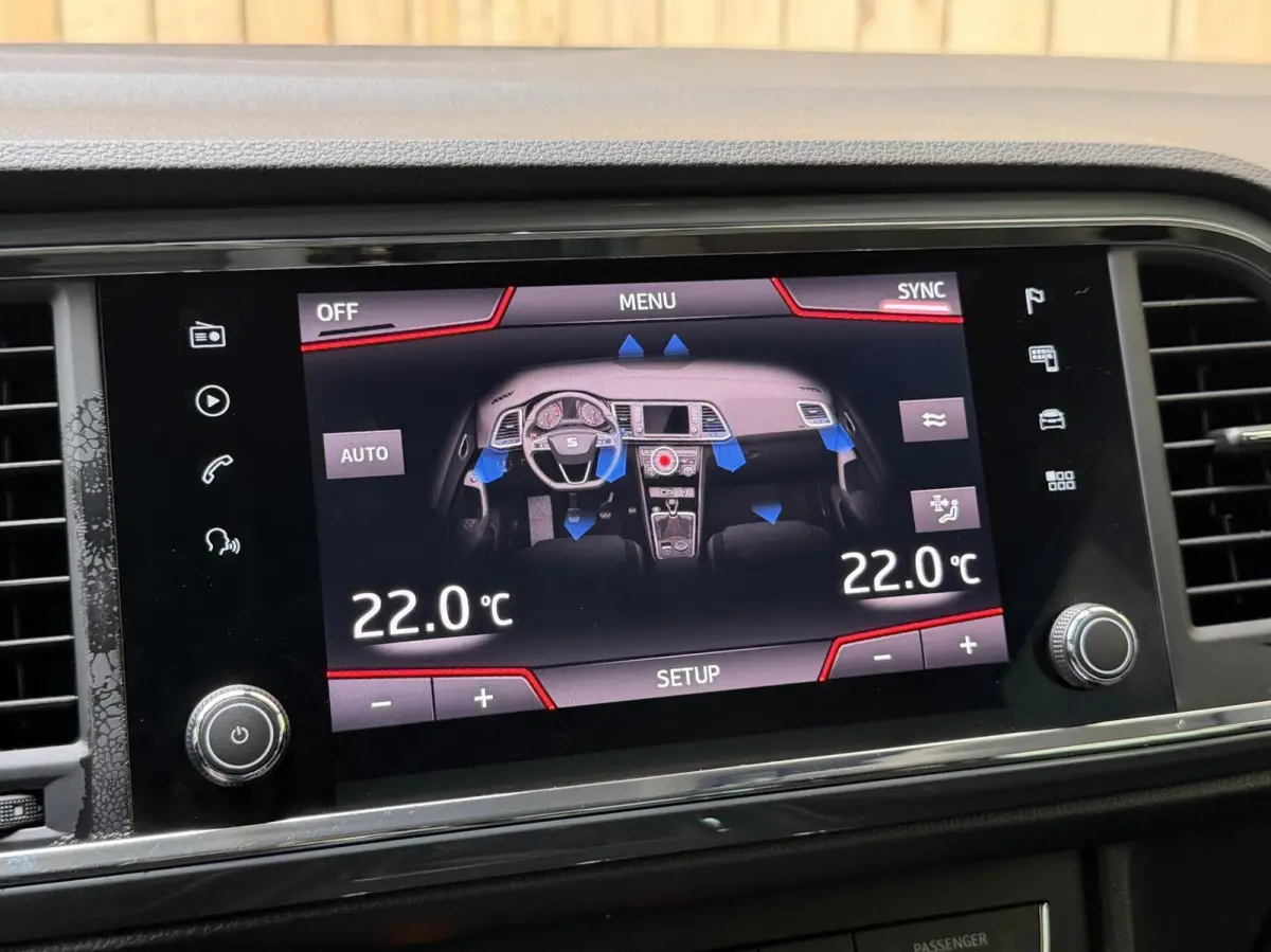 1.0 EcoTSI Style Business Intense Alcantara | Apple CarPlay/Android Auto Full-link | Achteruitrijcamera | Cruise & climate control | DAB ontvanger | Groot licht assistent | LED verlichting |