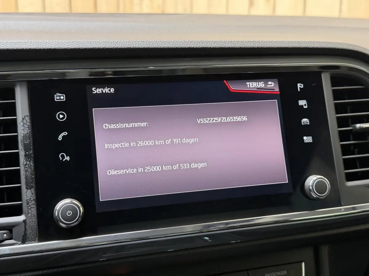 1.0 EcoTSI Style Business Intense Alcantara | Apple CarPlay/Android Auto Full-link | Achteruitrijcamera | Cruise & climate control | DAB ontvanger | Groot licht assistent | LED verlichting |