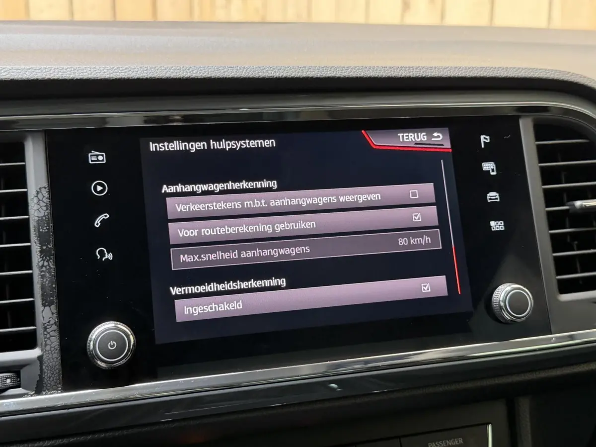1.0 EcoTSI Style Business Intense Alcantara | Apple CarPlay/Android Auto Full-link | Achteruitrijcamera | Cruise & climate control | DAB ontvanger | Groot licht assistent | LED verlichting |