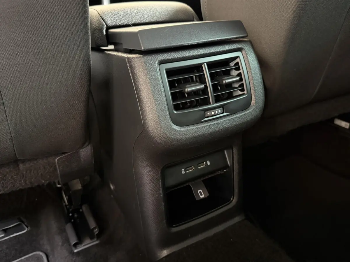 1.0 EcoTSI Style Business Intense Alcantara | Apple CarPlay/Android Auto Full-link | Achteruitrijcamera | Cruise & climate control | DAB ontvanger | Groot licht assistent | LED verlichting |