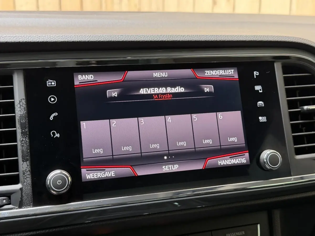 1.0 EcoTSI Style Business Intense Alcantara | Apple CarPlay/Android Auto Full-link | Achteruitrijcamera | Cruise & climate control | DAB ontvanger | Groot licht assistent | LED verlichting |