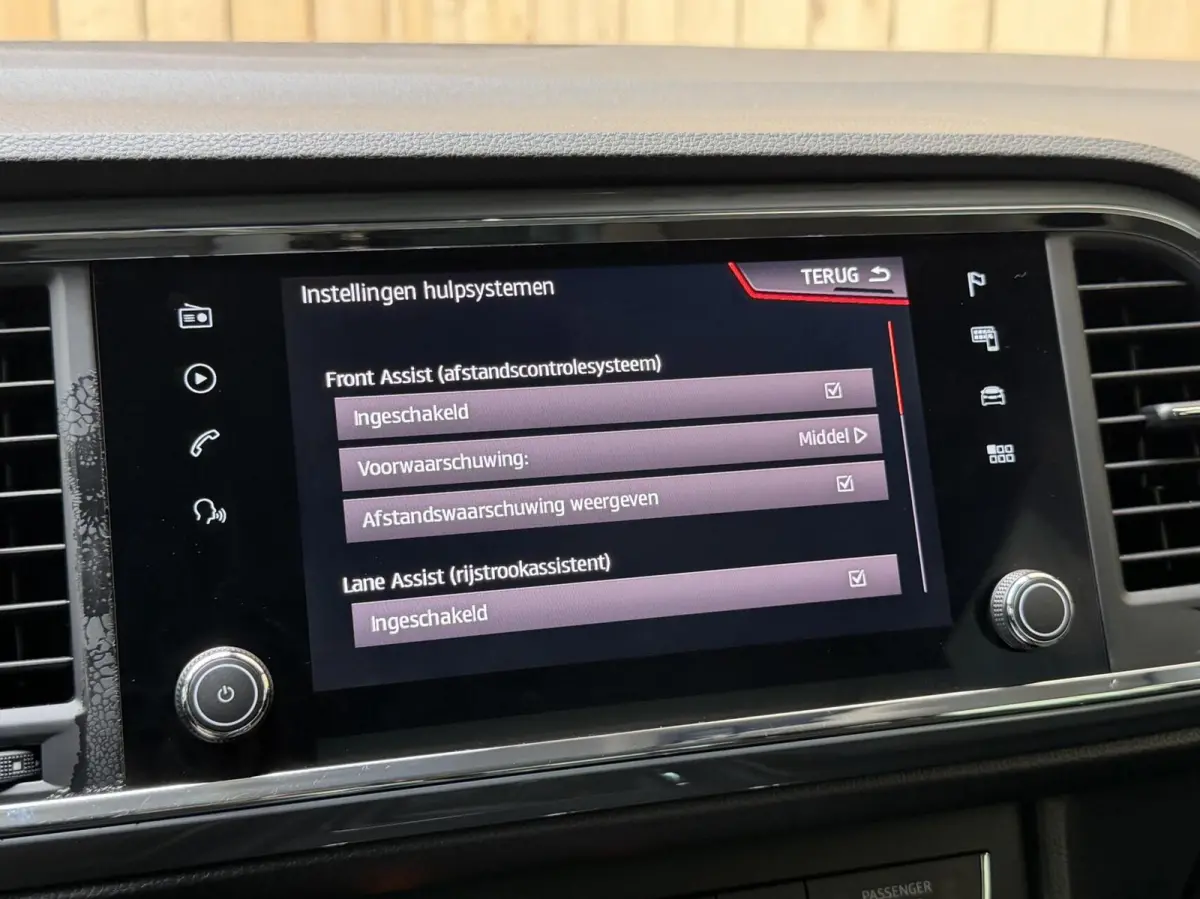 1.0 EcoTSI Style Business Intense Alcantara | Apple CarPlay/Android Auto Full-link | Achteruitrijcamera | Cruise & climate control | DAB ontvanger | Groot licht assistent | LED verlichting |